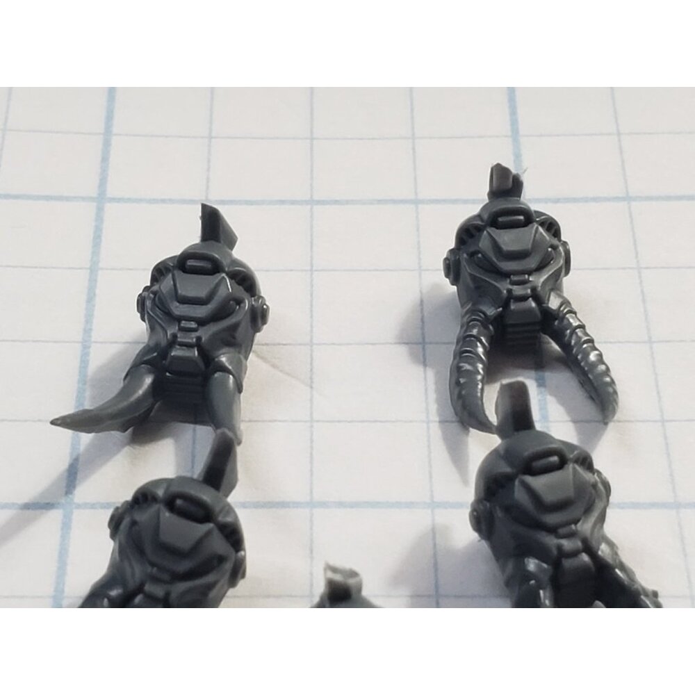 Warhammer 40k Chaos Space Marines Bits CTS Terminator Long Tusks Heads x5 - Picture 5 of 5